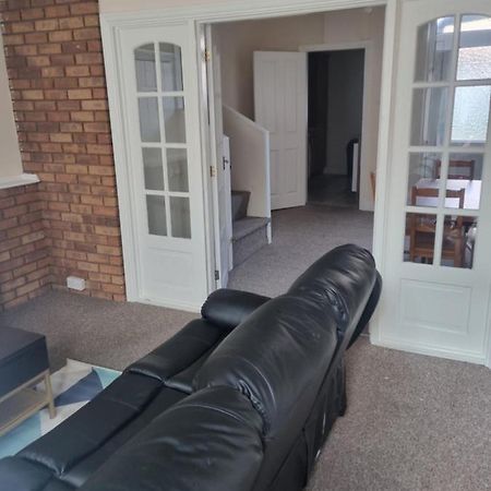 Cheerful 3-Bedroom House Brierley Hill Exteriör bild