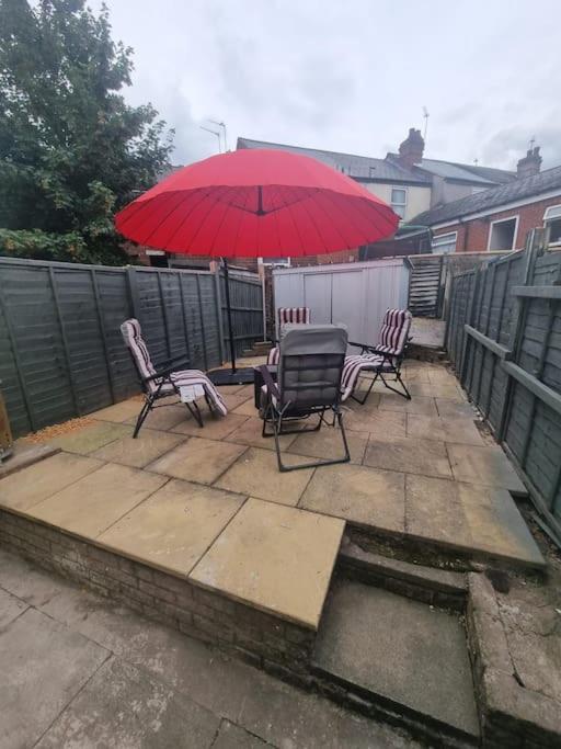 Cheerful 3-Bedroom House Brierley Hill Exteriör bild