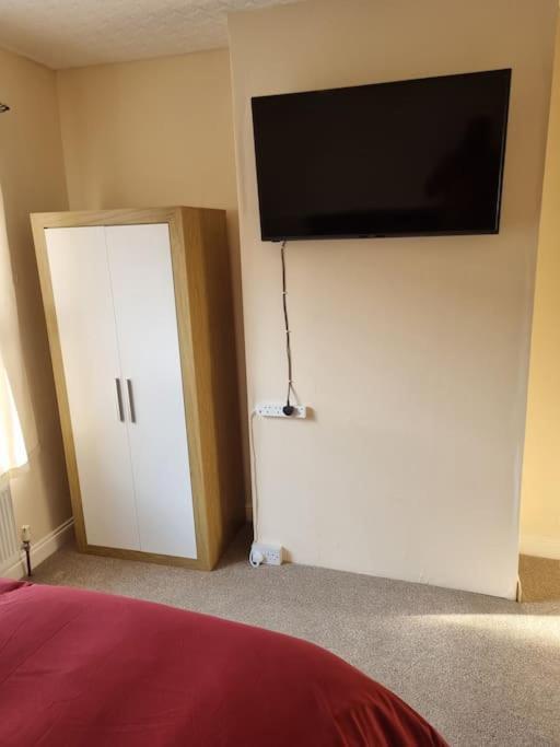 Cheerful 3-Bedroom House Brierley Hill Exteriör bild