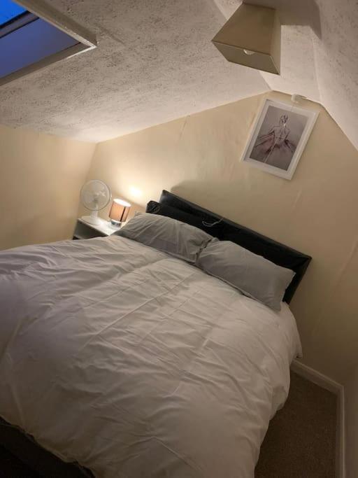 Cheerful 3-Bedroom House Brierley Hill Exteriör bild