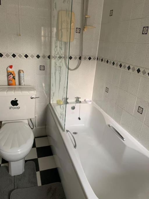 Cheerful 3-Bedroom House Brierley Hill Exteriör bild
