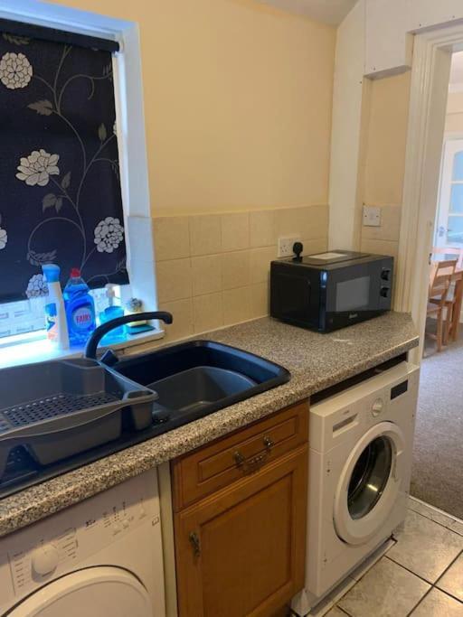 Cheerful 3-Bedroom House Brierley Hill Exteriör bild